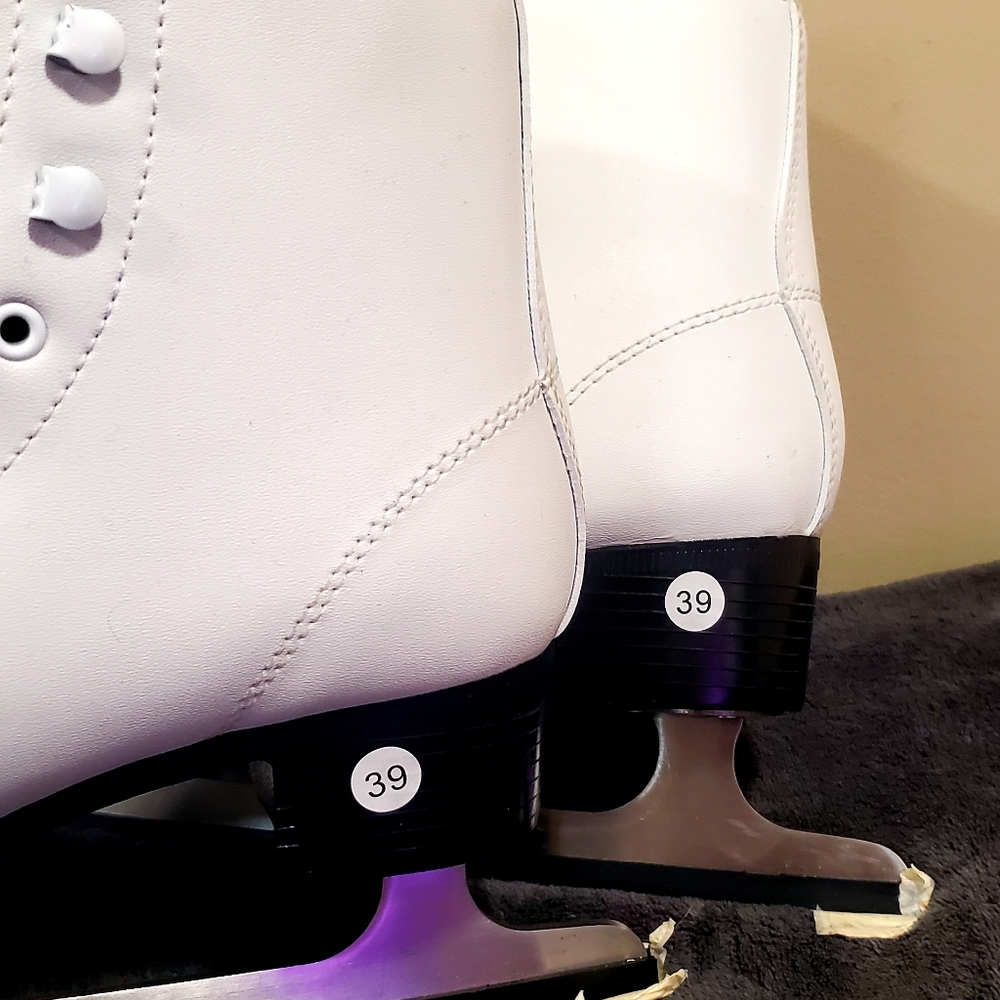White Women's Figure Ice Skates - Classic Lace-Up Design - Picture 8 of 10